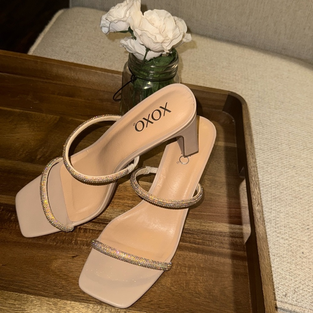 Silver bedazzled XOXO sandals 👡 ✨